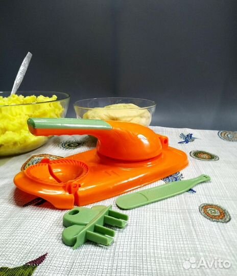 Прибор для лепки пельменей и вареников