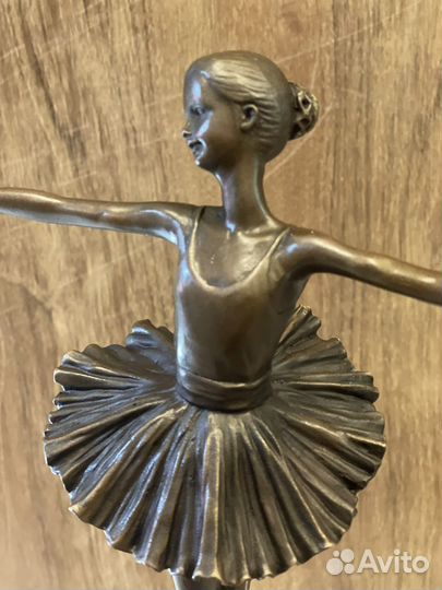 Бронзовая статуэтка 