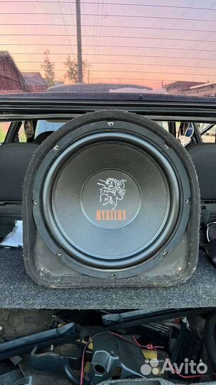 Автомобильный сабвуфер активный