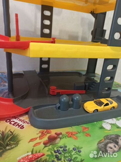 Детская парковка для машинок