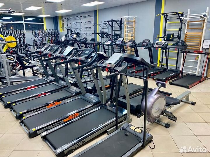 Скамья со стойками под штангу