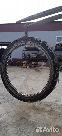 Опорно поворотное устройство Hitachi ZX650