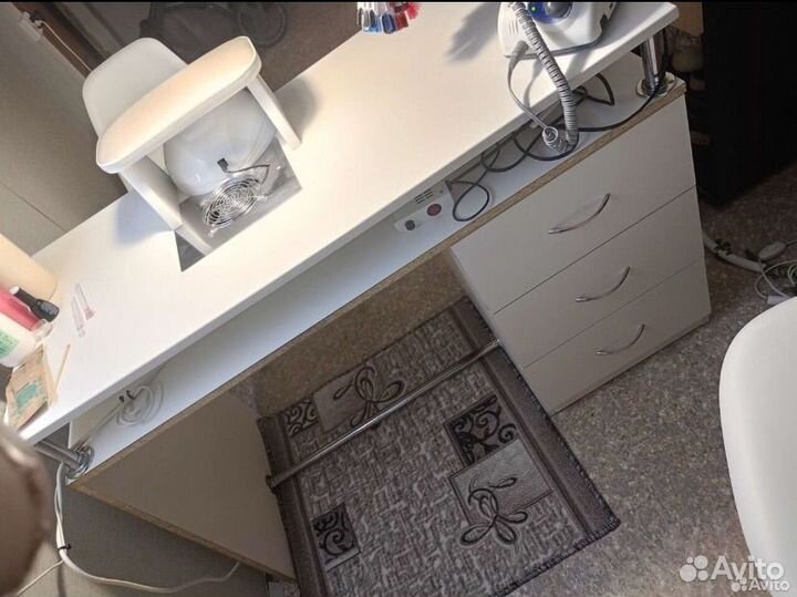 Маникюрный стол с вытяжкой бу