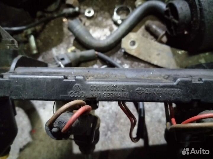 Топливная рампа в сборе с форсунками 030 133 321 E