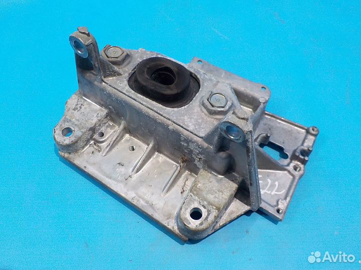 Кронштейн МКПП Nissan Juke (F15) 2011-2019