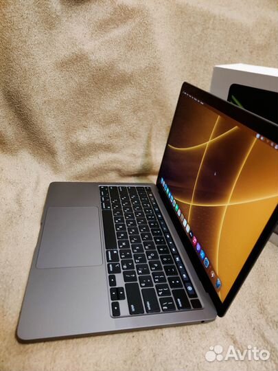 Macbook pro 13 2020 m1 8/256Gb