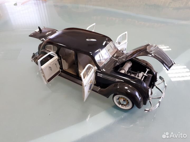 Полицейская модель Chrysler Airflow 1936 года