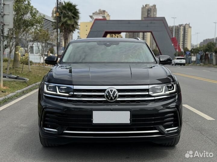 Volkswagen Tiguan 2.0 AT, 2021, 35 000 км