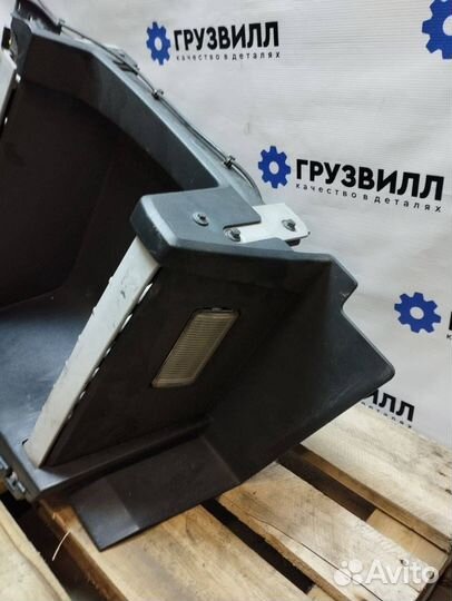 Подножка кабины правая Volvo FH4 82141521