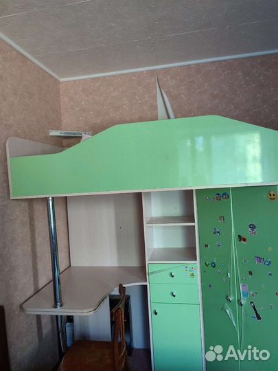 Детская кровать чердак со столом и шкафом бу