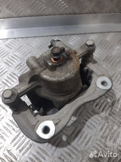 Суппорт передний правый Kia Rio QB G4FA 2016