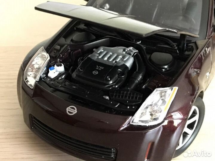 Модель автомобиля 2003 nissan 350z. 1:18