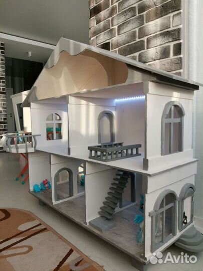 Домик кукольный