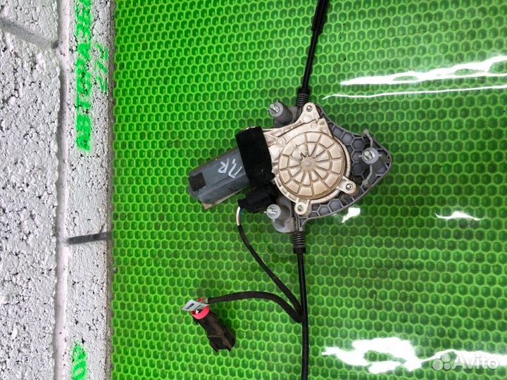 Стеклоподъёмник передний правый LADA Гранта седан