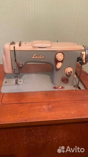 Швейная машинка LADA