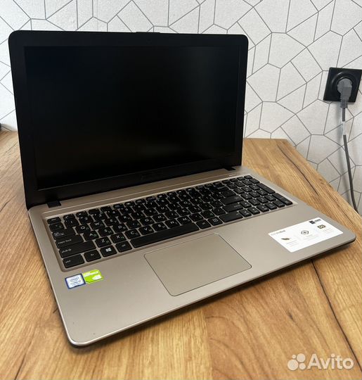 Игровой Asus i3-7020U/ 8GB/ MX 110 2GB/ SSD