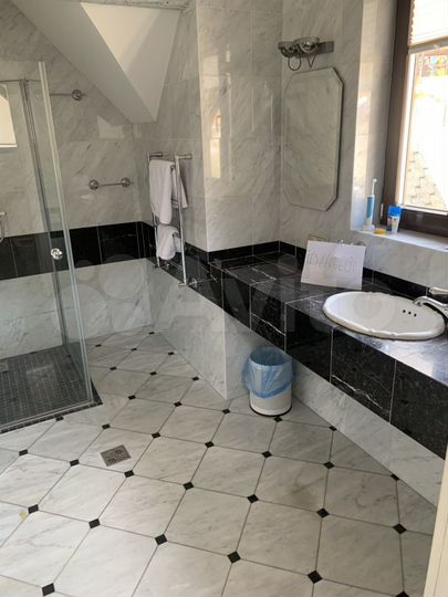 Дом 1200 м² на участке 65 сот.