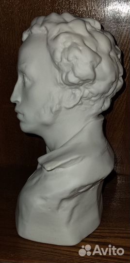 Бюст Пушкина лфз
