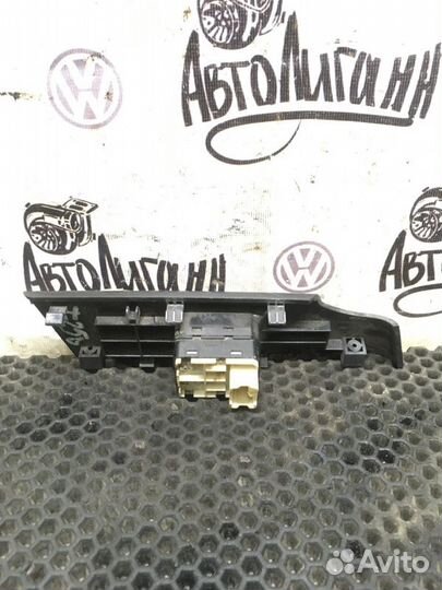 Блок управления стеклоподъемниками передний левый