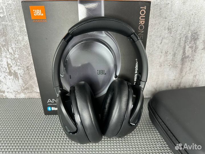 JBL Tour One M2