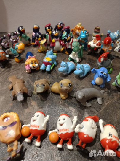 Игрушки от киндера, пингвины, гномы, лев