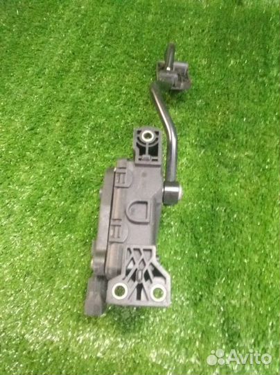 Педаль газа Nissan Almera N16 N16 QG15DE 2000-2006