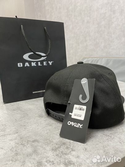 Кепка Oakley x New Era