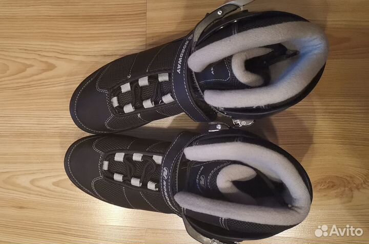 Коньки Nordway р. 44 отличное состояние