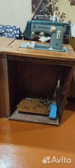 Швейная машинка Чайка 2