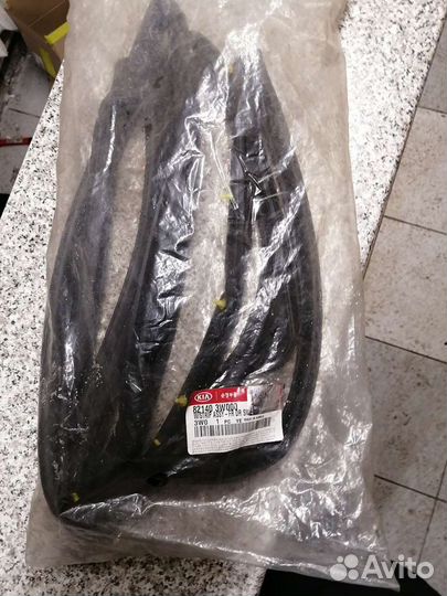 Уплотнитель правой двери 821403W000. KIA Sportage