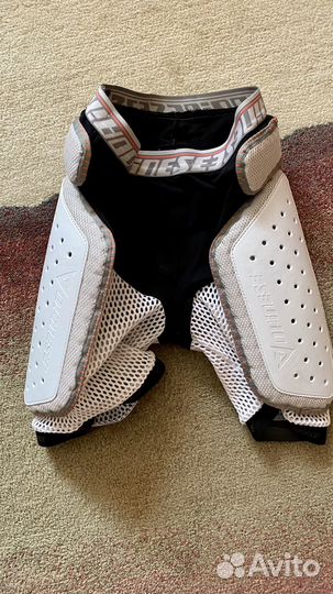 Защитные шорты для горных лыж и сноуборда Dainese