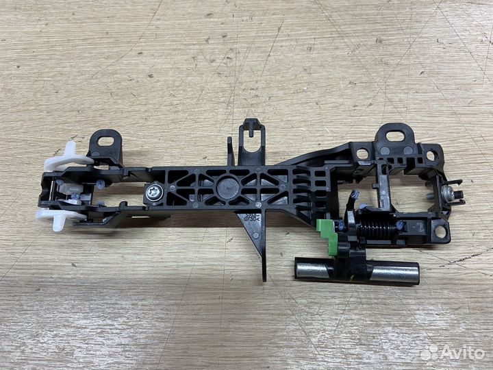 Кронштейн ручки передней левой Toyota Rav4 50