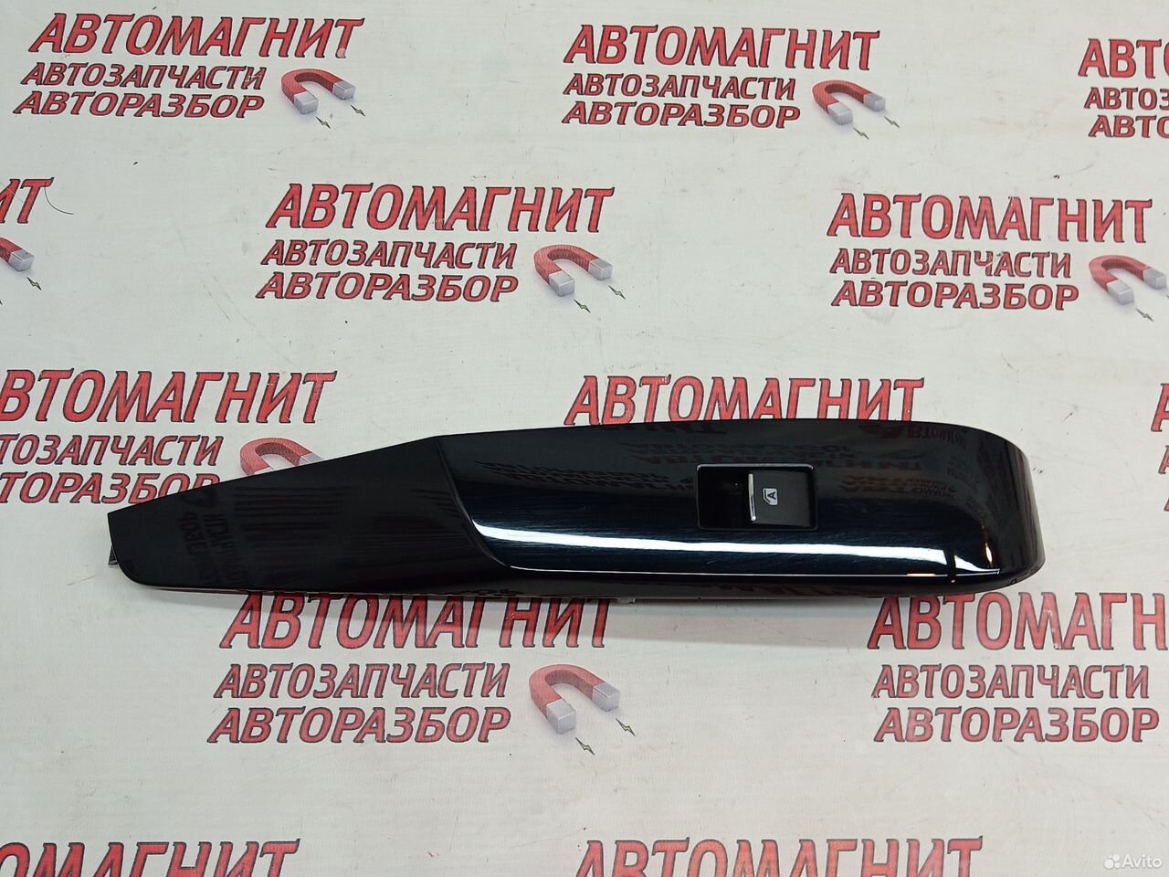Кнопка стеклоподъемника передняя Toyota Camry 70