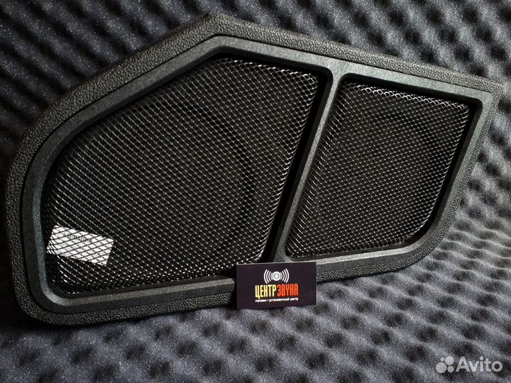 Акустические подиумы под сеткой на автомобиль