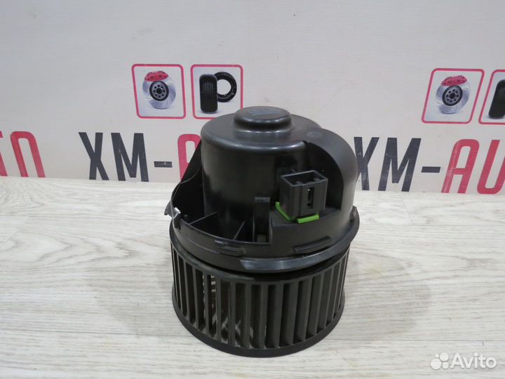 Моторчик отопителя Ford Focus 3