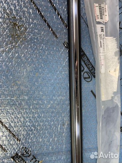 Накладка стекла передняя правая Lexus Gx460 2009