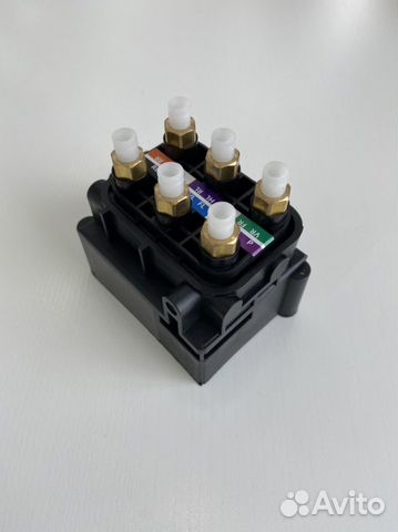 Блок клапанов пневмоподвески Audi Touareg Porsche