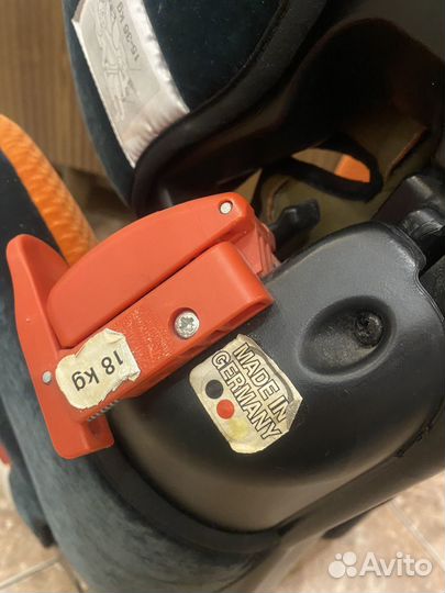 Автомобильное детское кресло recaro