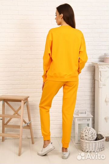 Продам женский спортивный костюм