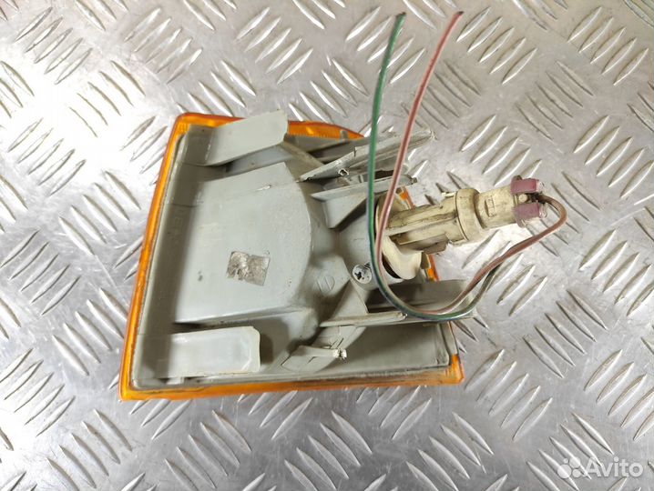 Поворотник правый Audi 80/90 1986 1991