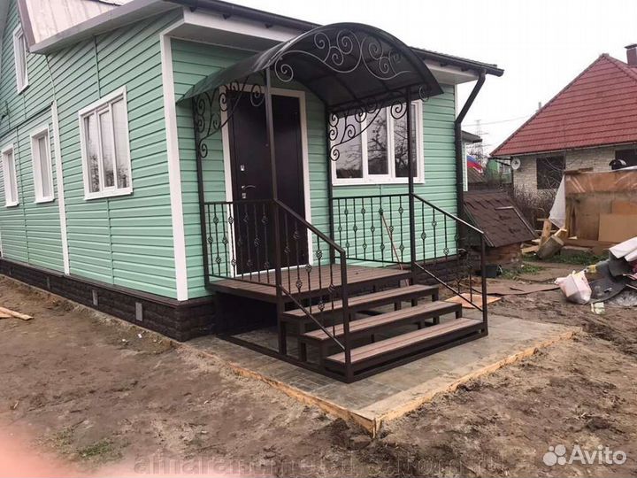 Крыльцо металлическое к дому