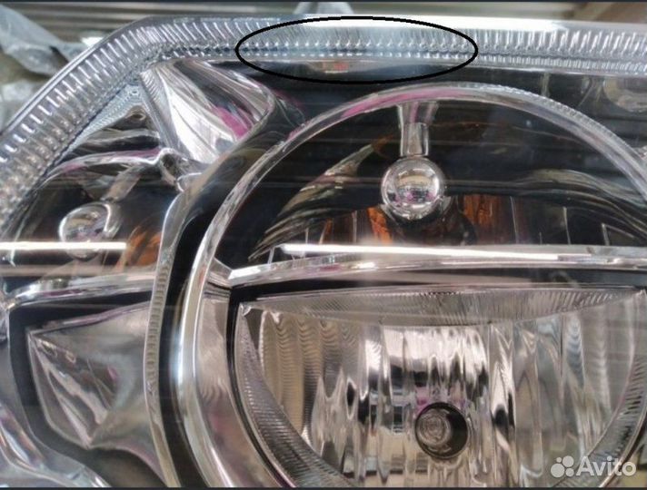 Фара левая Chrysler 300C 2004-2011