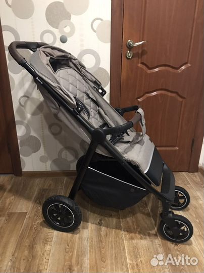 Прогулочная коляска carello bravo air