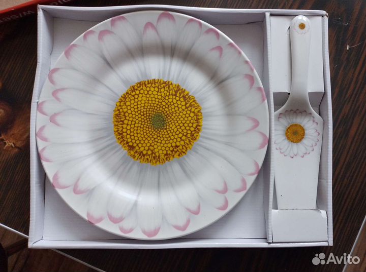 Тарелка с лопаткой для торта