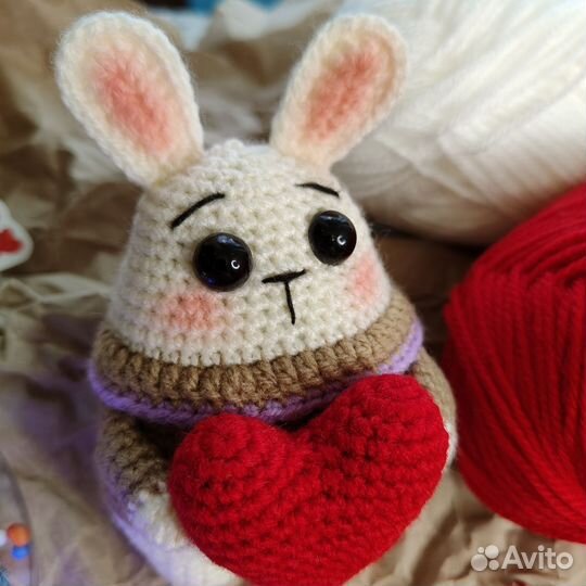 Зайка с сердечком ручной работы