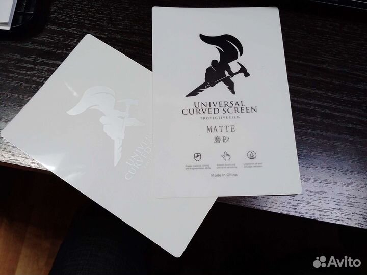 Наклейка гидрогелевой пленки