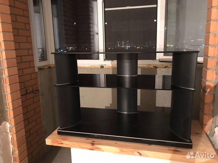 Столик под телевизор