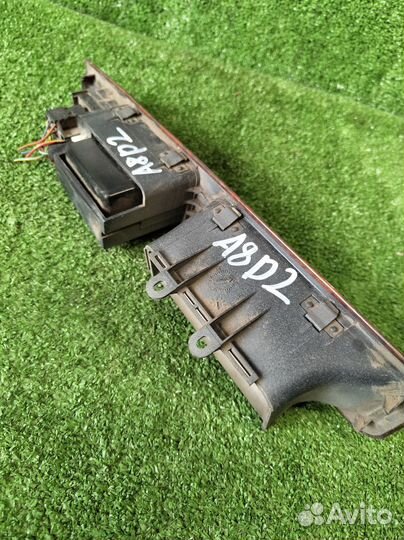 Декоративная накладка audi A8 D2, леваЯ