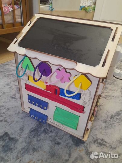 Бизиборд домик