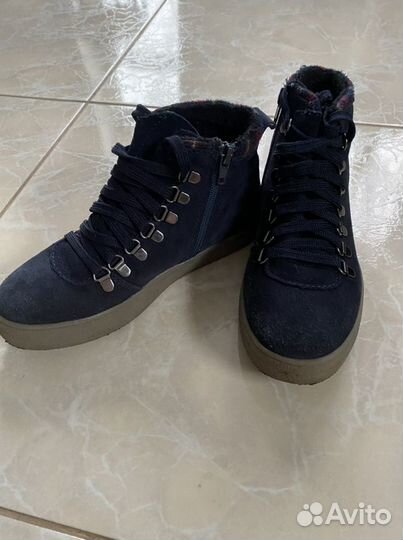 Ботинки утепленные,натуральная кожа(нубук),одеты 1